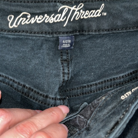 Universal thread black jeans size 4/27R - Picture 2 of 2